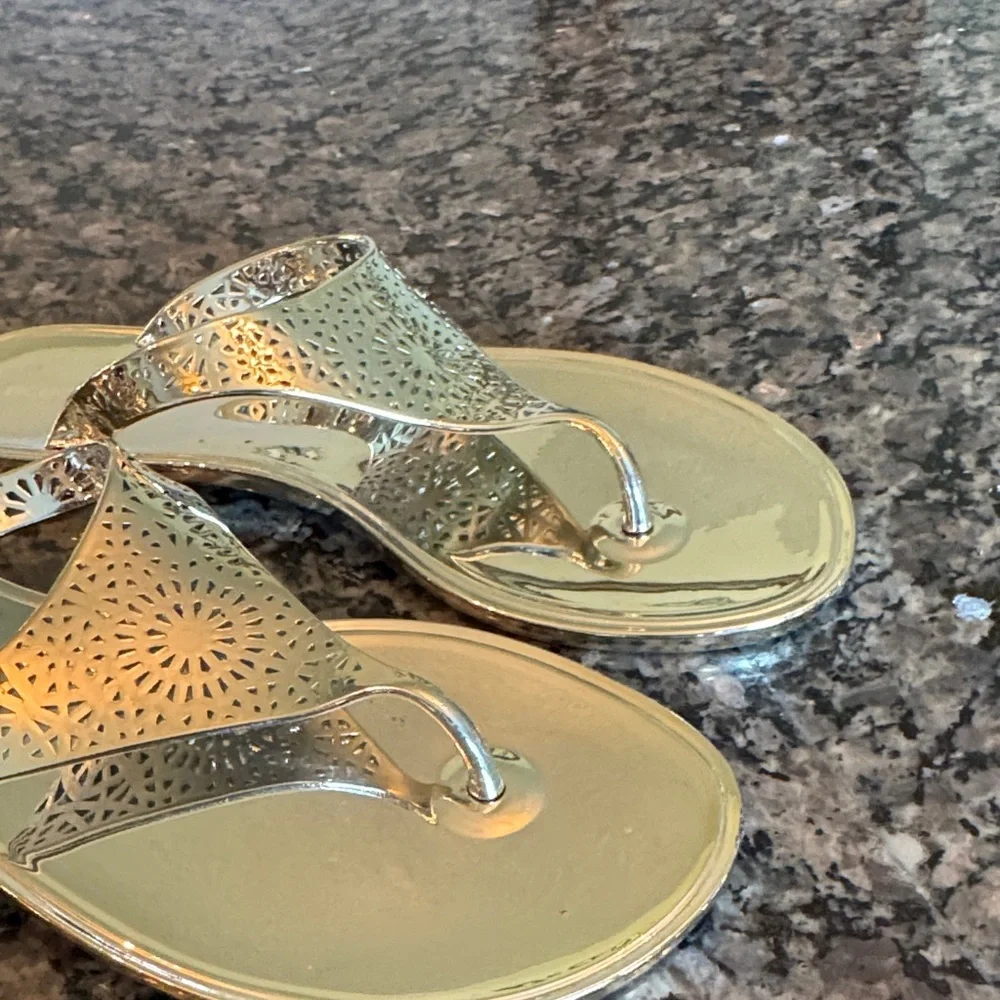 BCBGeneration Gold Cutout Sandals EUC 7 - Picture 5 of 10